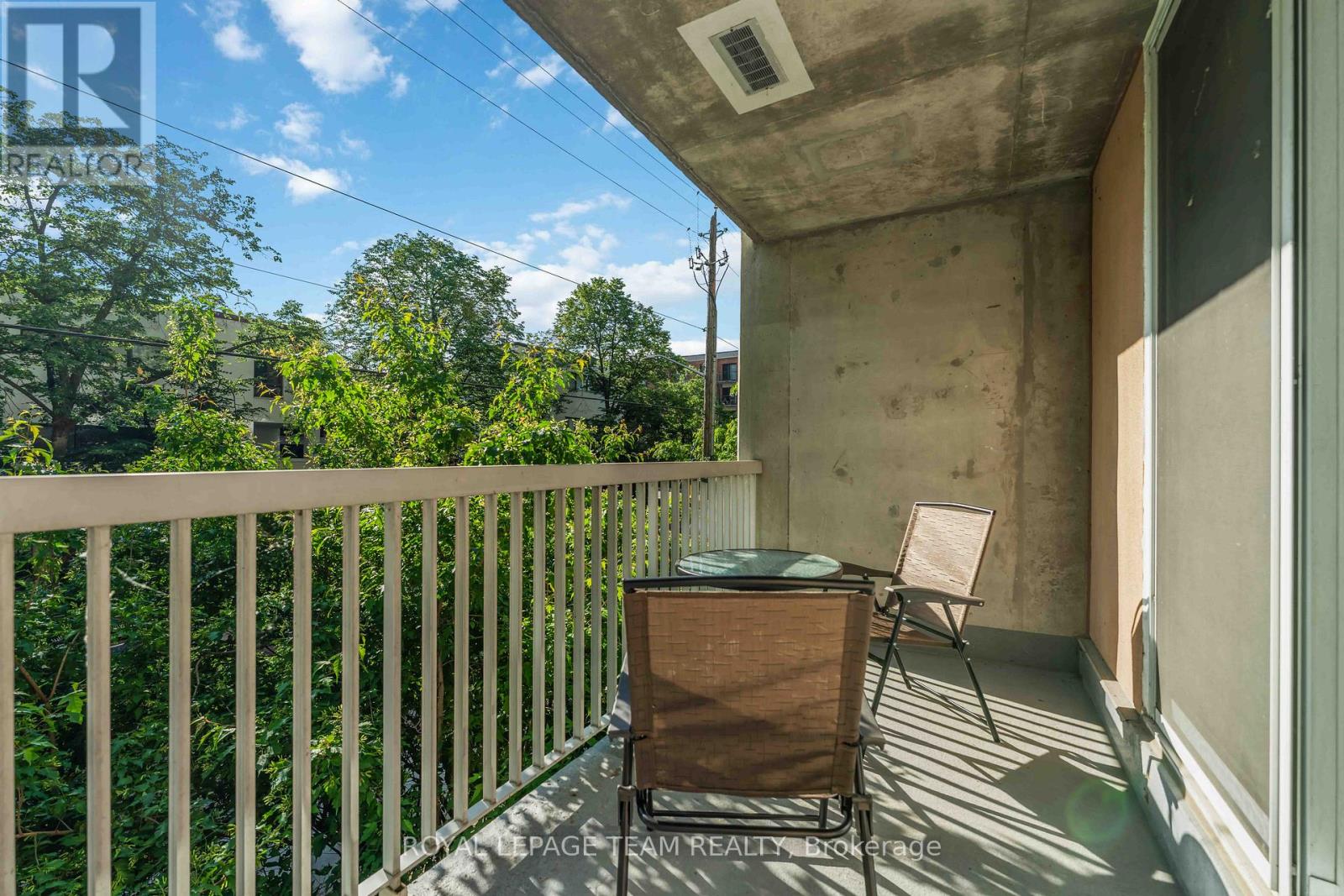 #203 110 FORWARD AVENUE - 25
