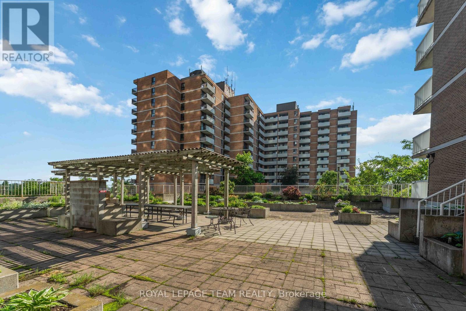#203 110 FORWARD AVENUE - 29