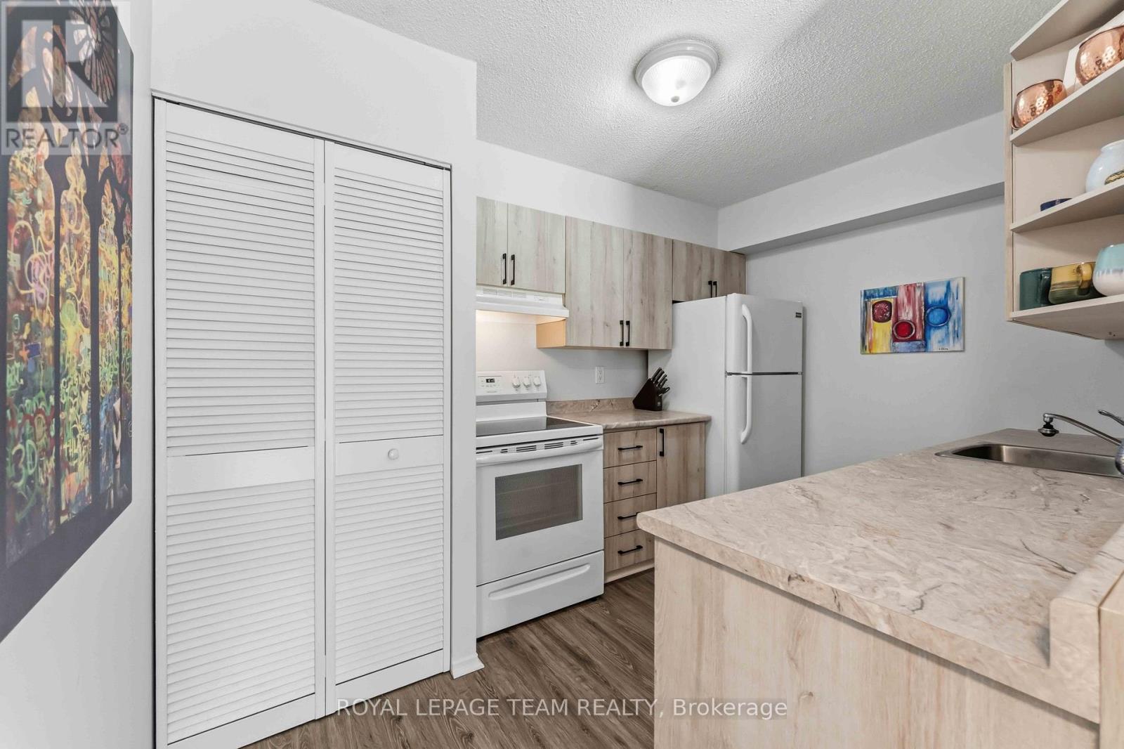 #203 110 FORWARD AVENUE - 7