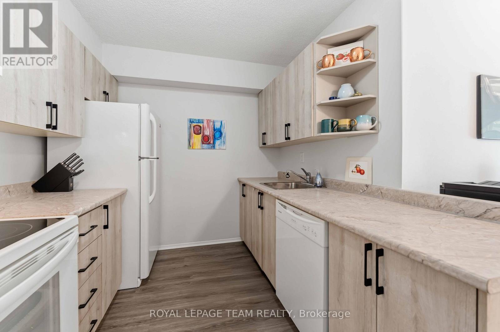 #203 110 FORWARD AVENUE - 9