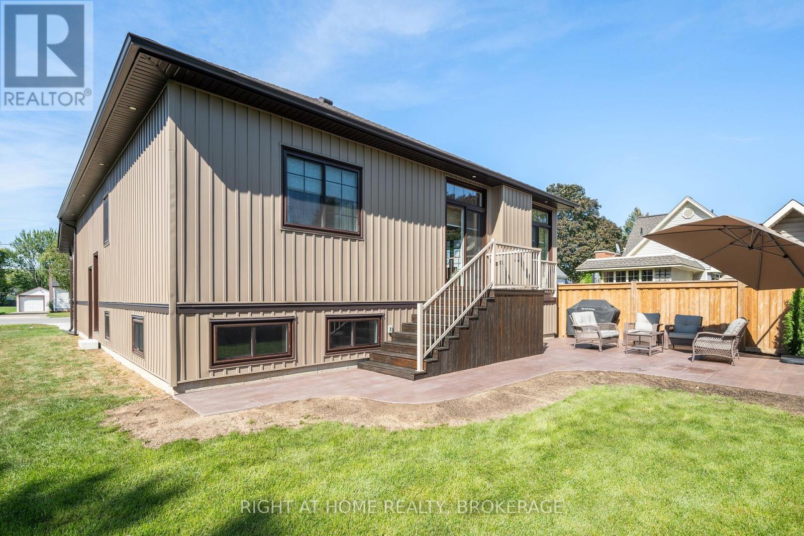 32B DOROTHY STREET - 14