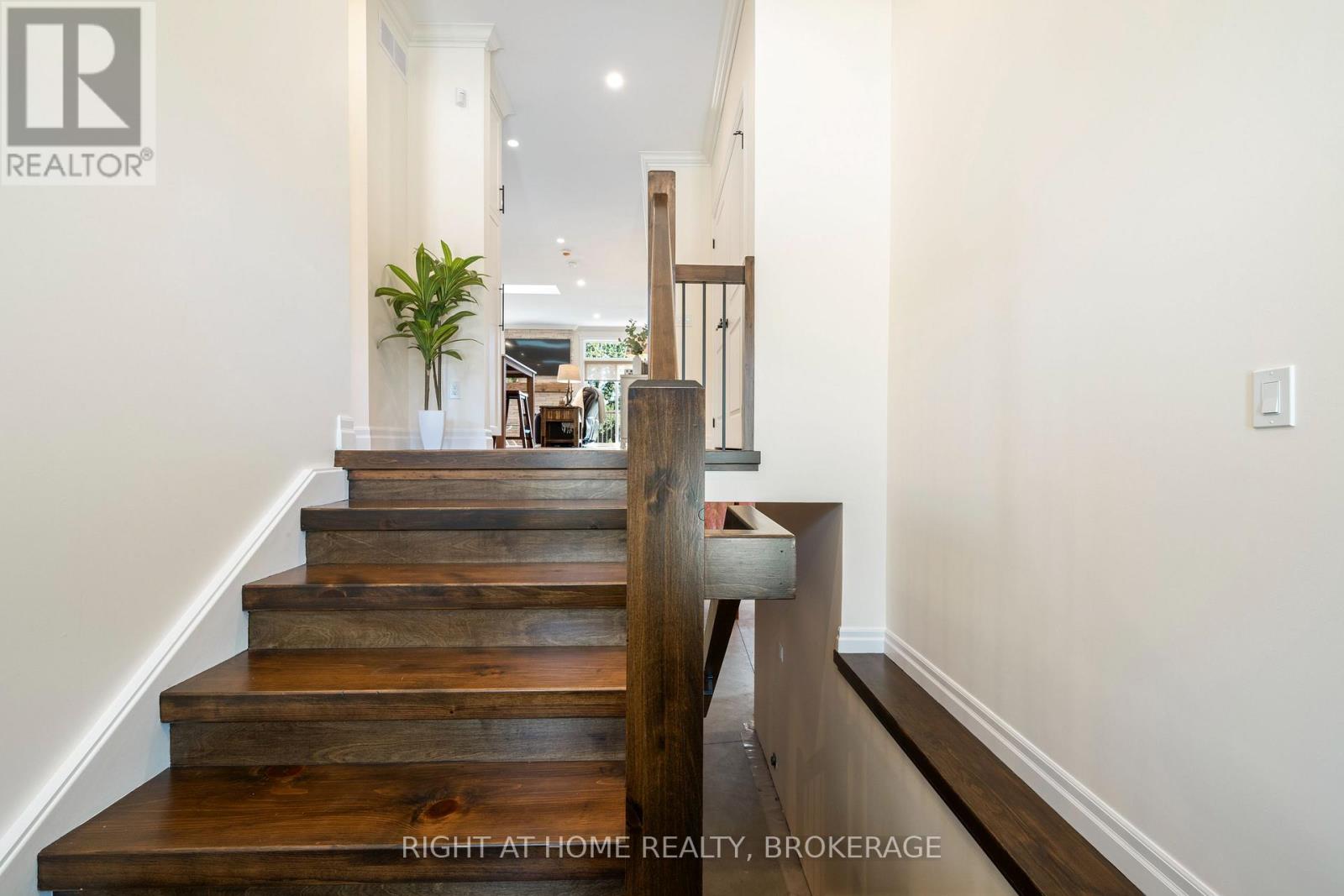 32B DOROTHY STREET - 18