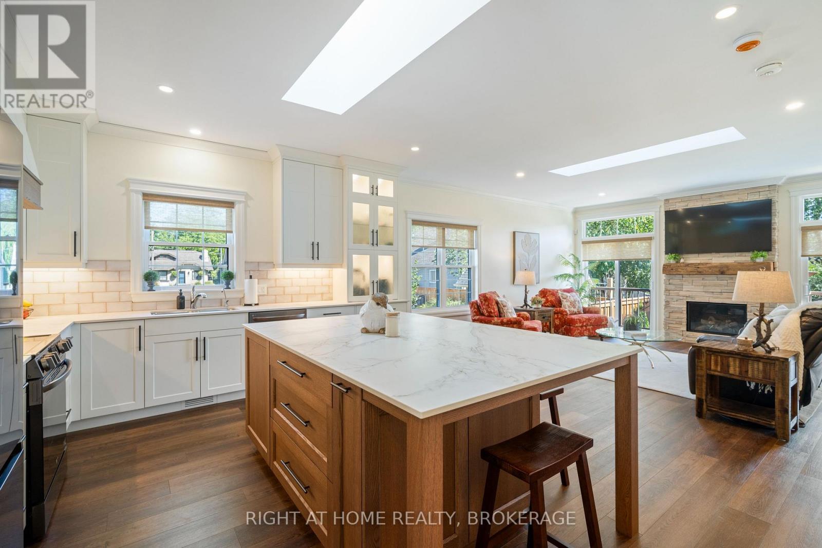 32B DOROTHY STREET - 21