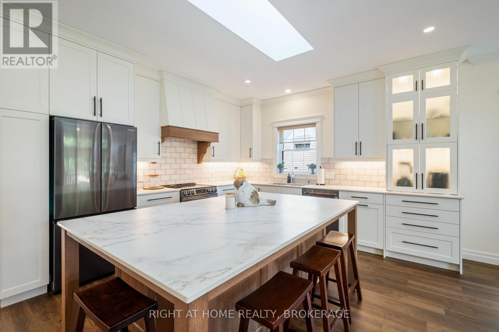 32B DOROTHY STREET - 22
