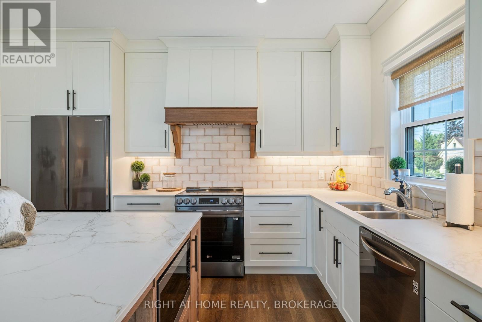 32B DOROTHY STREET - 24