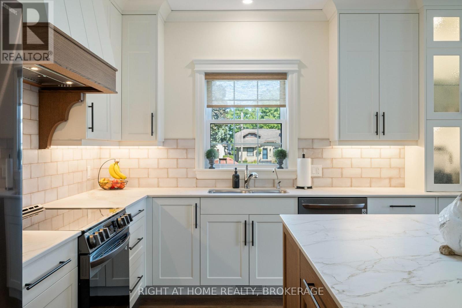 32B DOROTHY STREET - 26