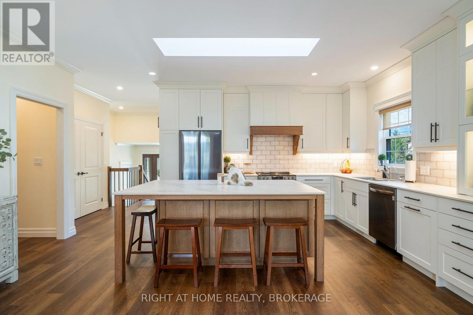 32B DOROTHY STREET - 28