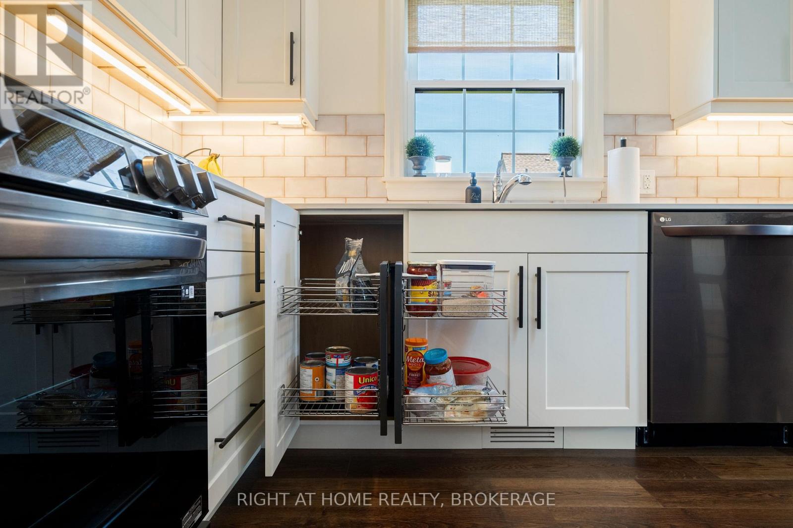 32B DOROTHY STREET - 29
