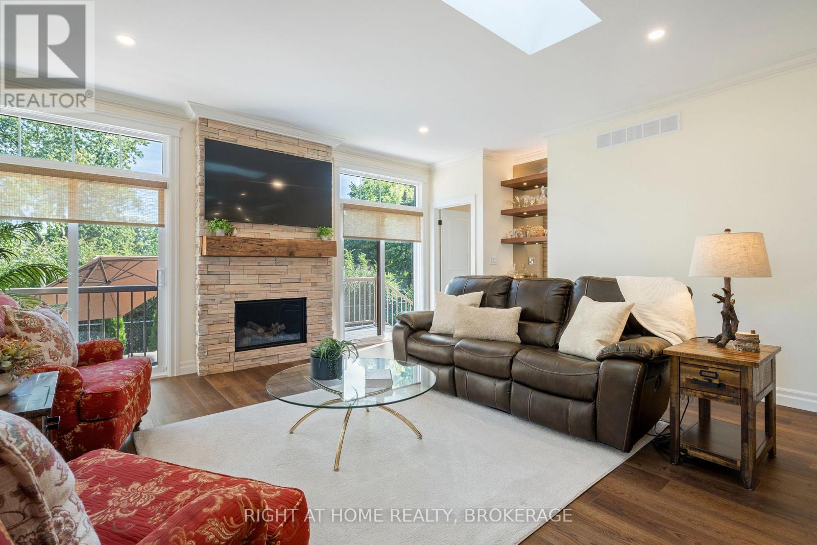 32B DOROTHY STREET - 31