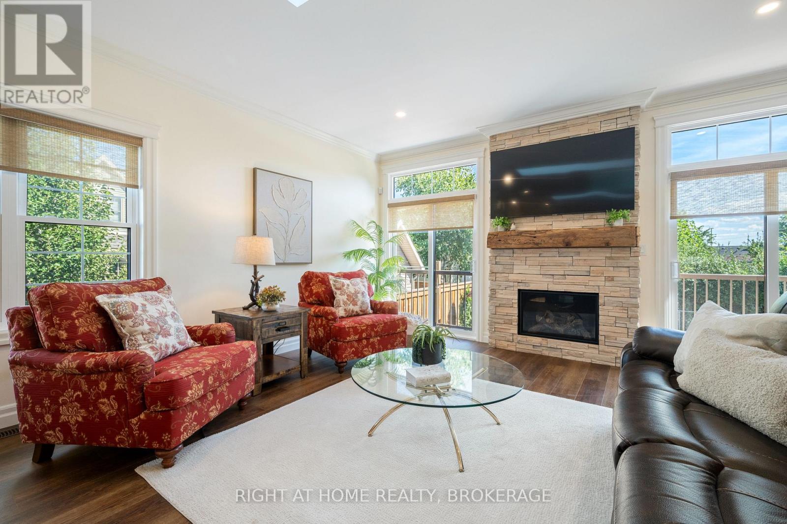 32B DOROTHY STREET - 33