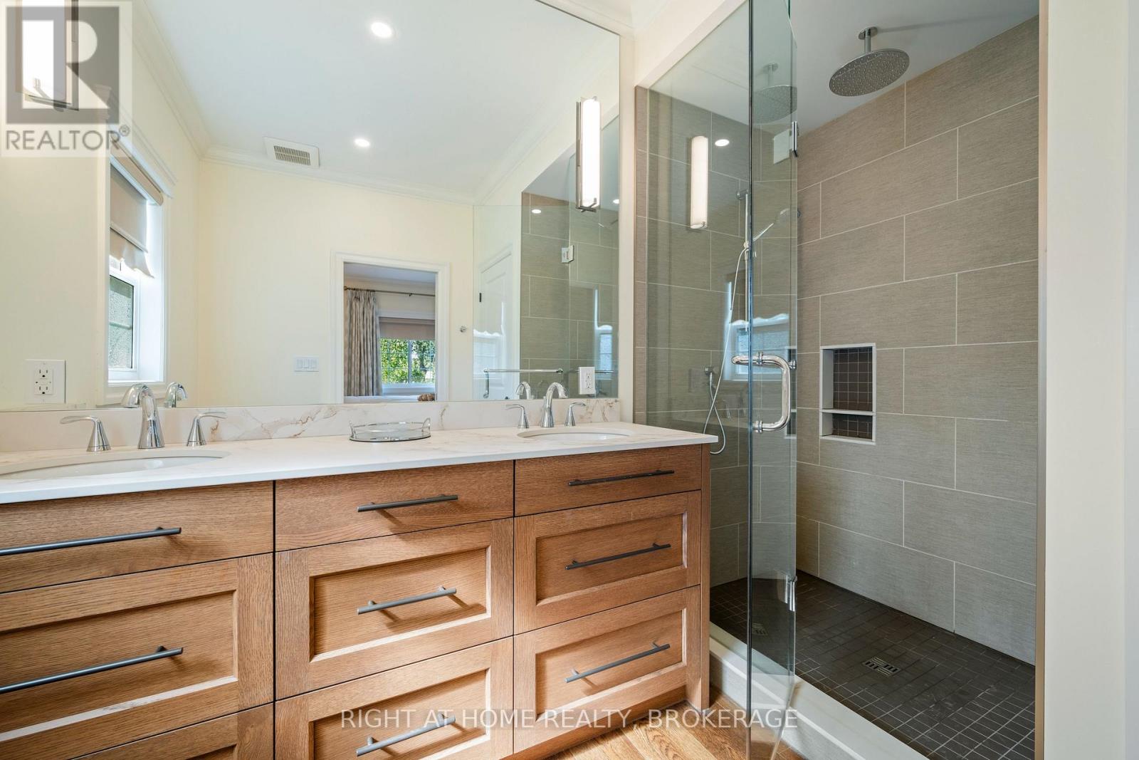 32B DOROTHY STREET - 41