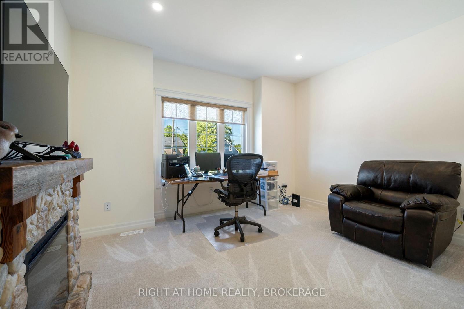 32B DOROTHY STREET - 42