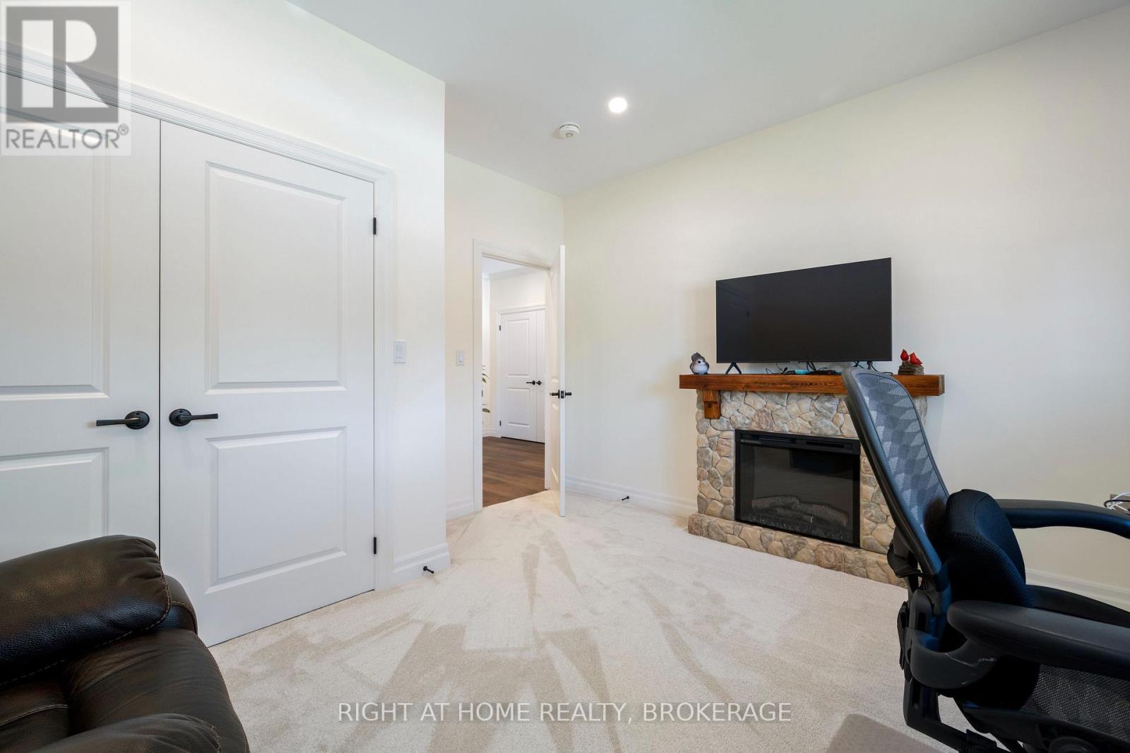 32B DOROTHY STREET - 43