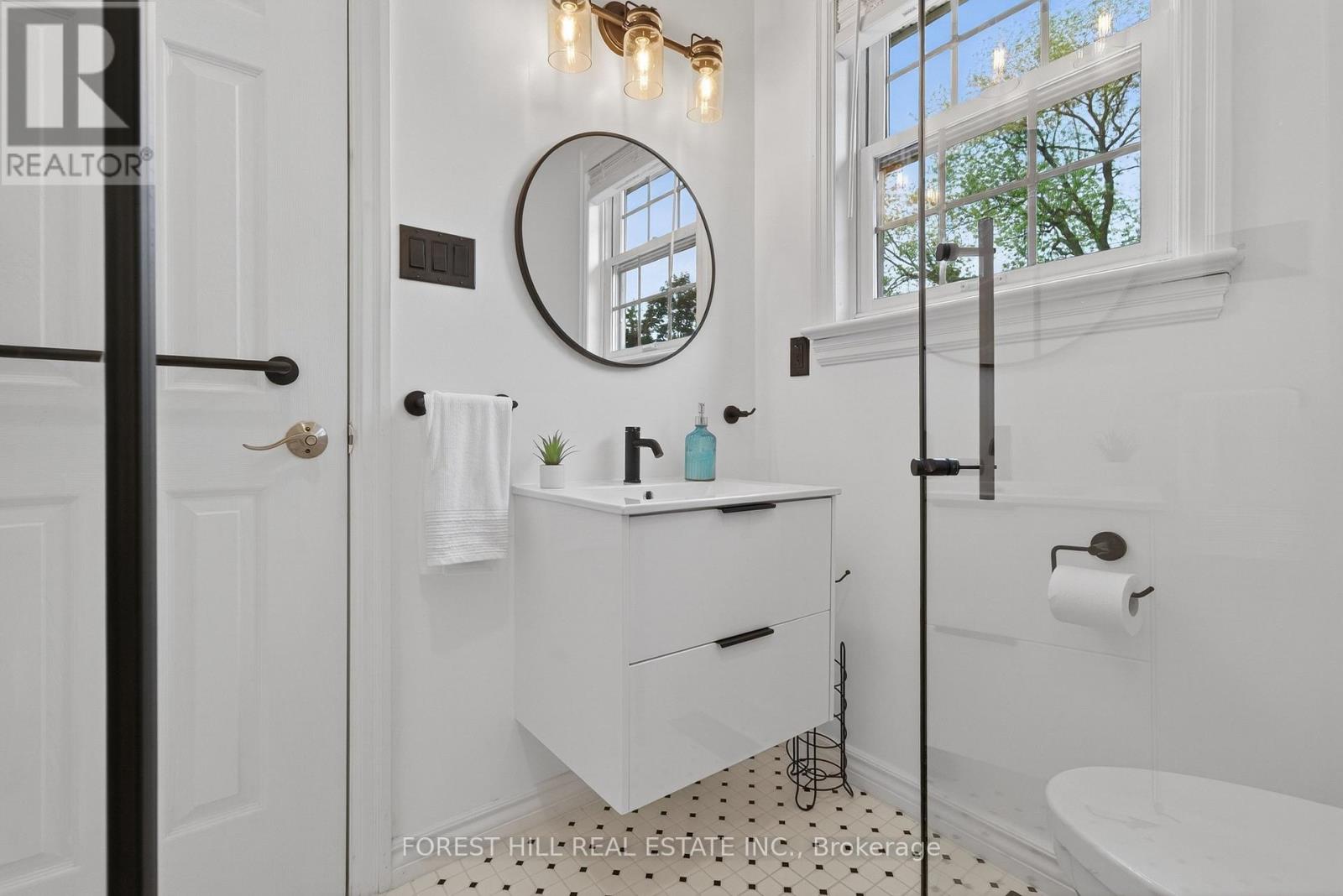 10 HIGHCLIFF CRESCENT - 32