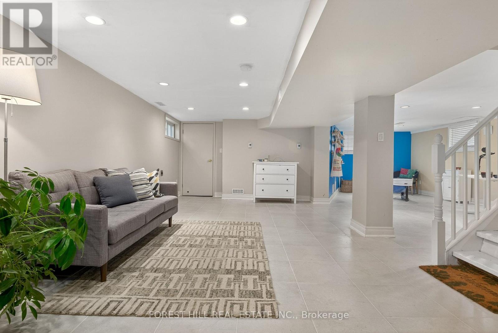 10 HIGHCLIFF CRESCENT - 34