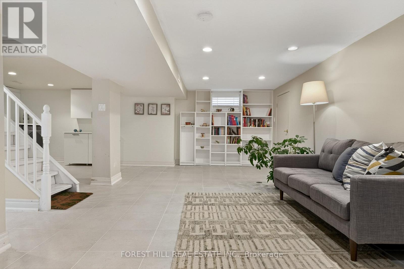 10 HIGHCLIFF CRESCENT - 37