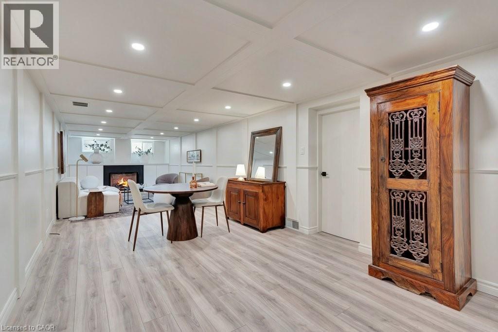 22 DALE Avenue - 26