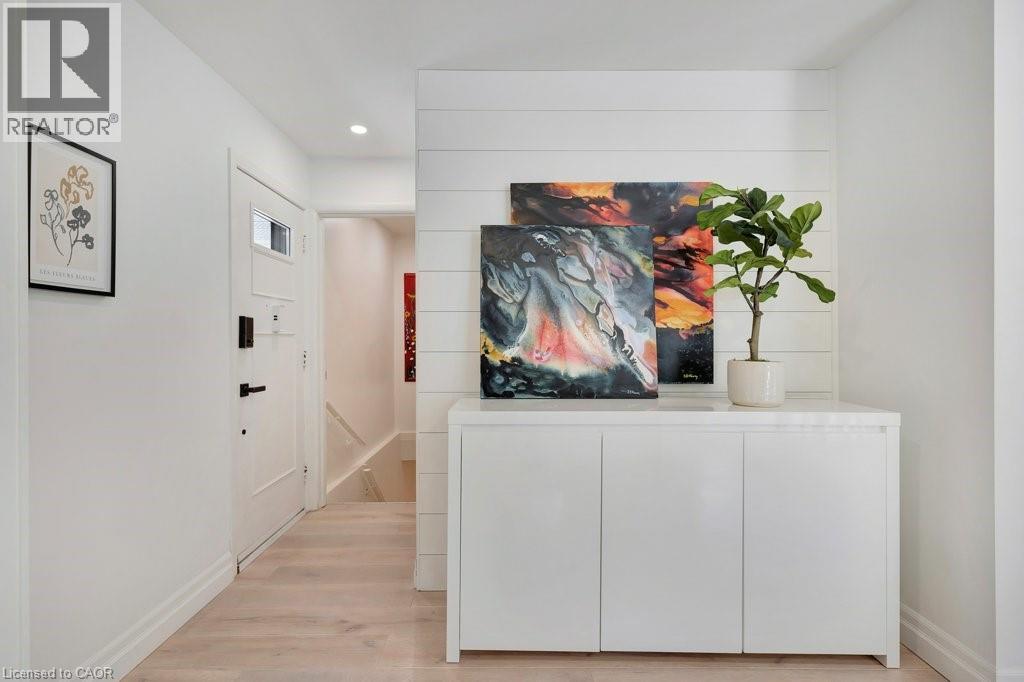 22 DALE Avenue - 22