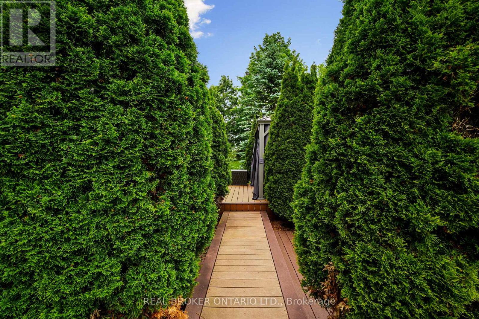 462 FRANKLIN DRIVE - 32