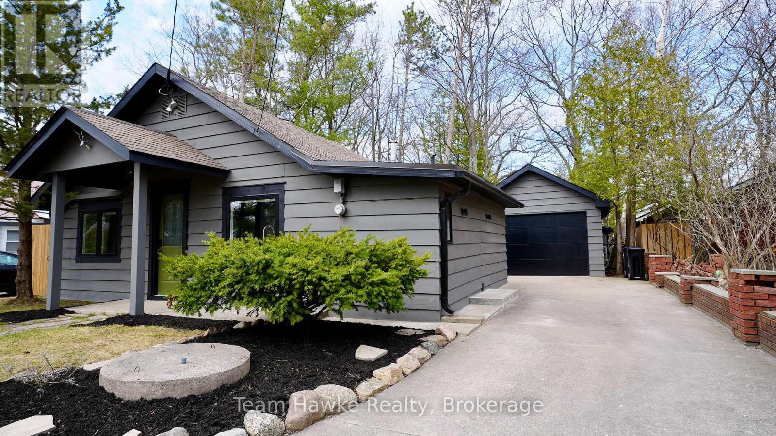 283 TINY BEACHES ROAD S - 1