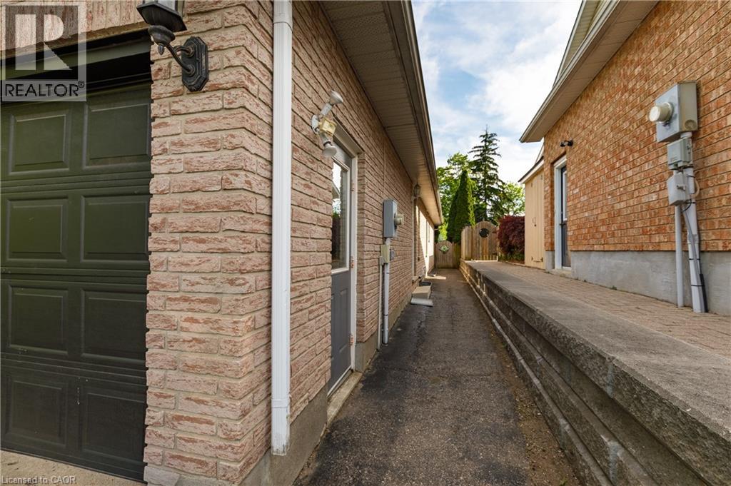 907 DOON VILLAGE Road - 20