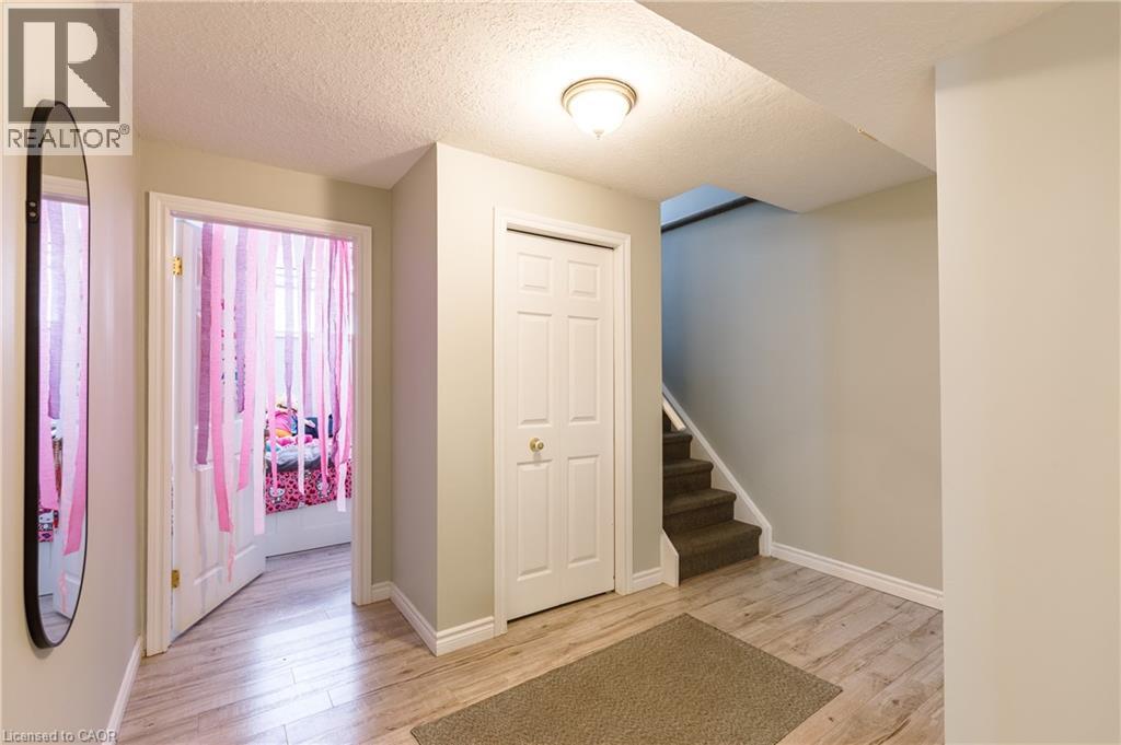 907 DOON VILLAGE Road - 21