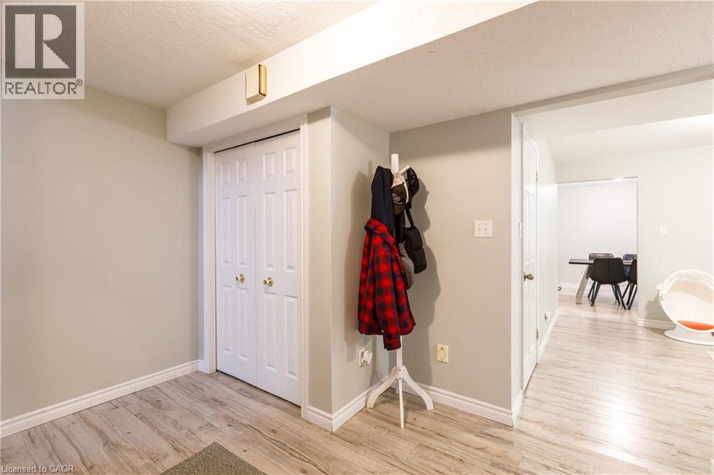 907 DOON VILLAGE Road - 22