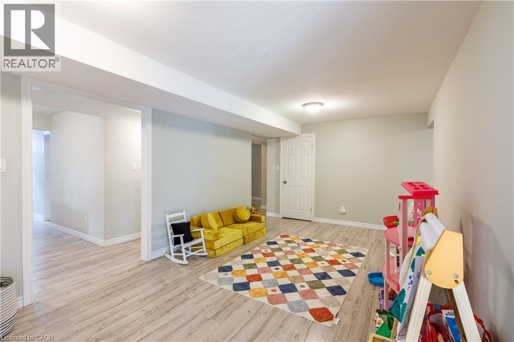 907 DOON VILLAGE Road - 24