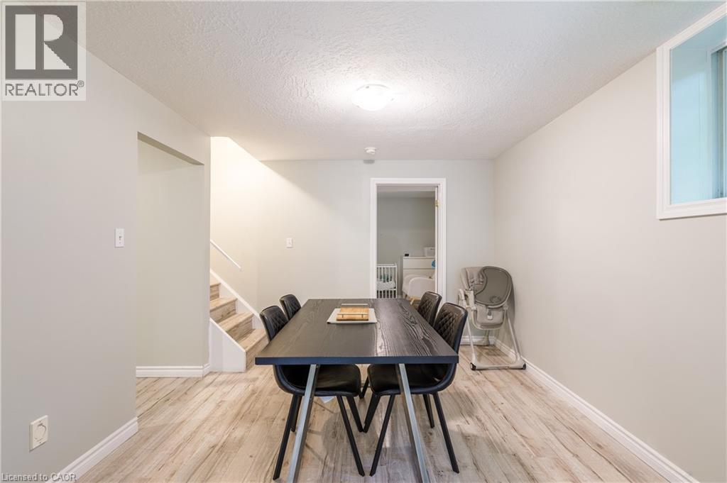 907 DOON VILLAGE Road - 29