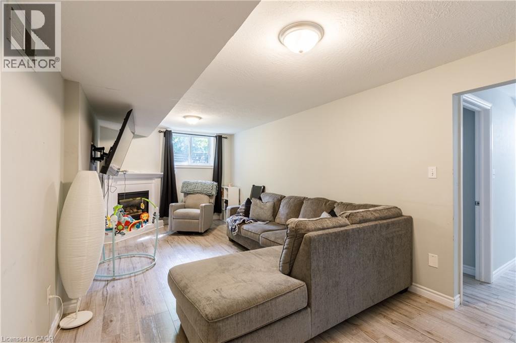 907 DOON VILLAGE Road - 32