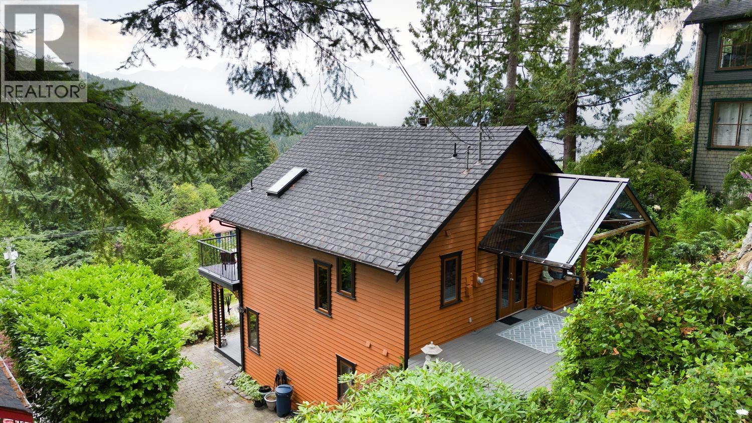 571 ROOCROFT LANE, Bowen Island