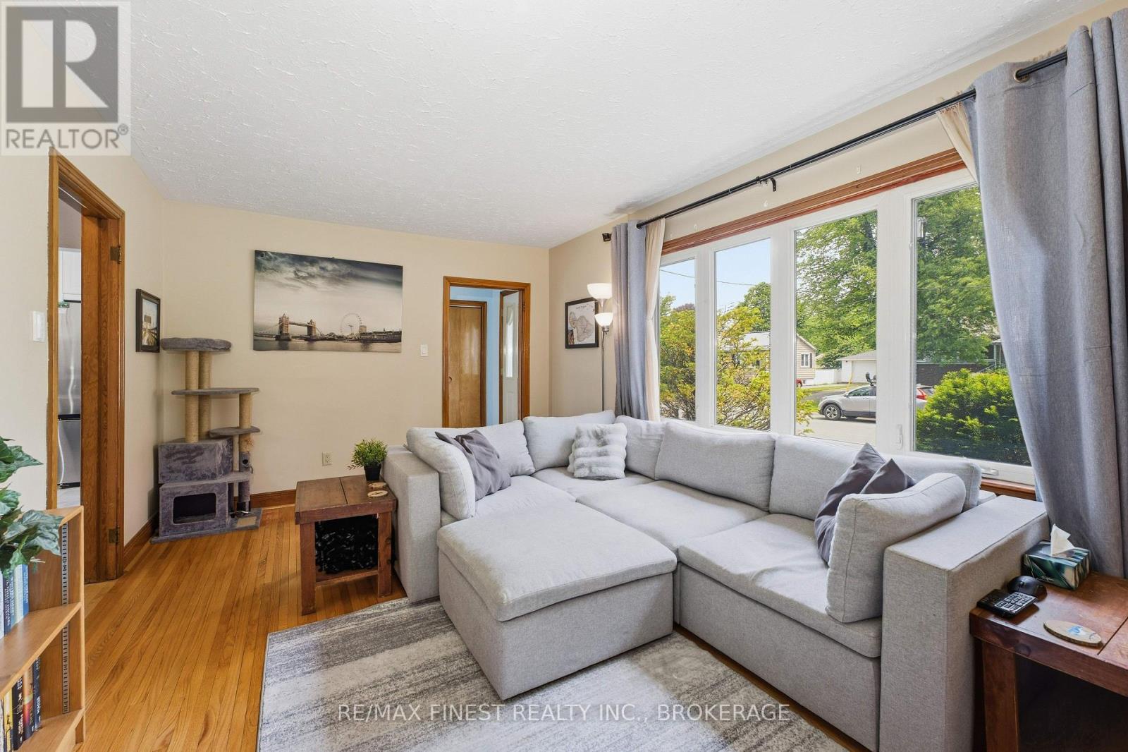 156 FLORENCE STREET - 11