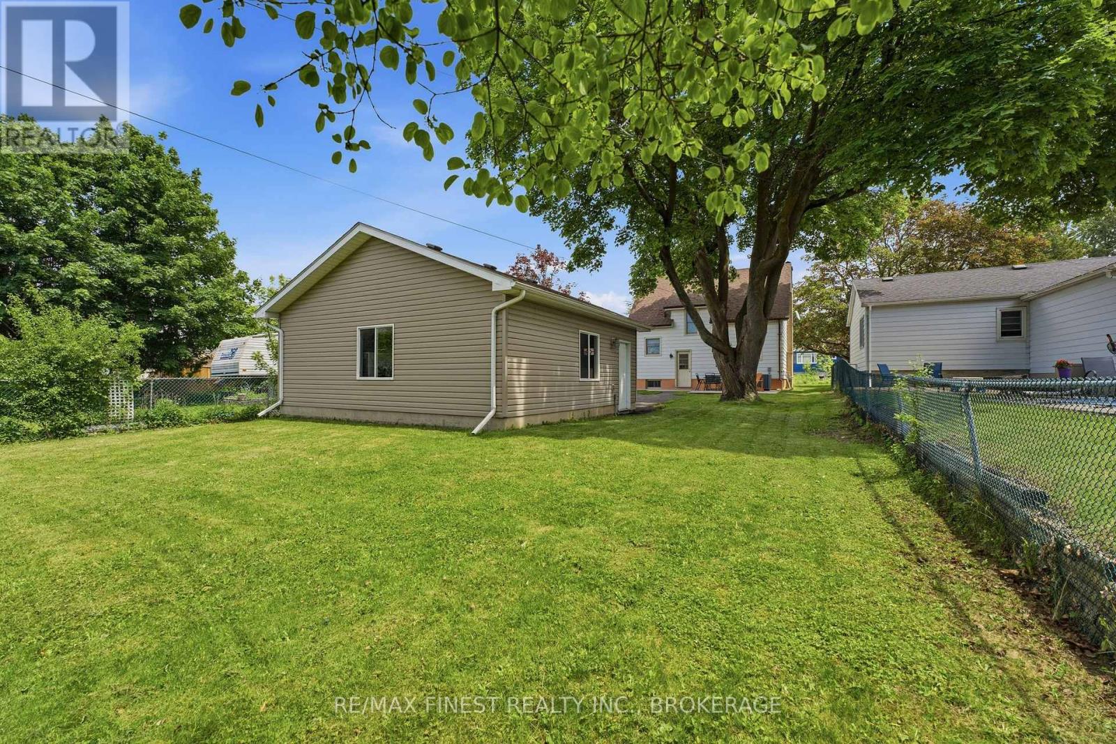 156 FLORENCE STREET - 34