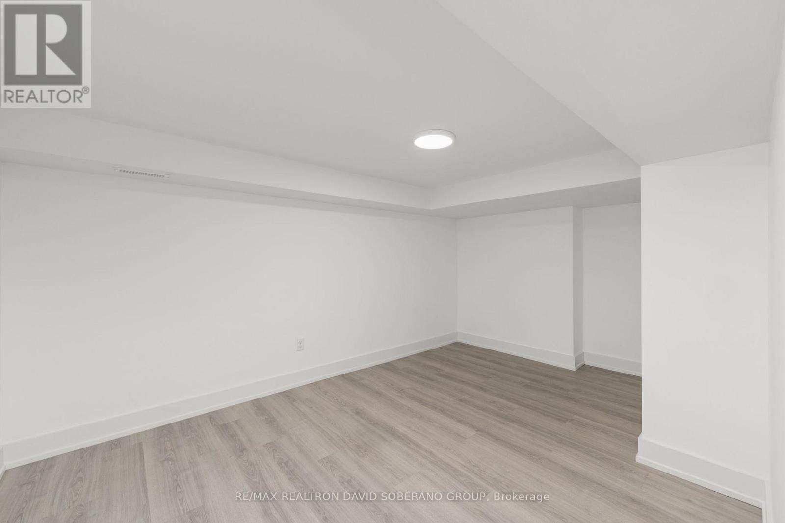 11 BARCLAY ROAD - 37