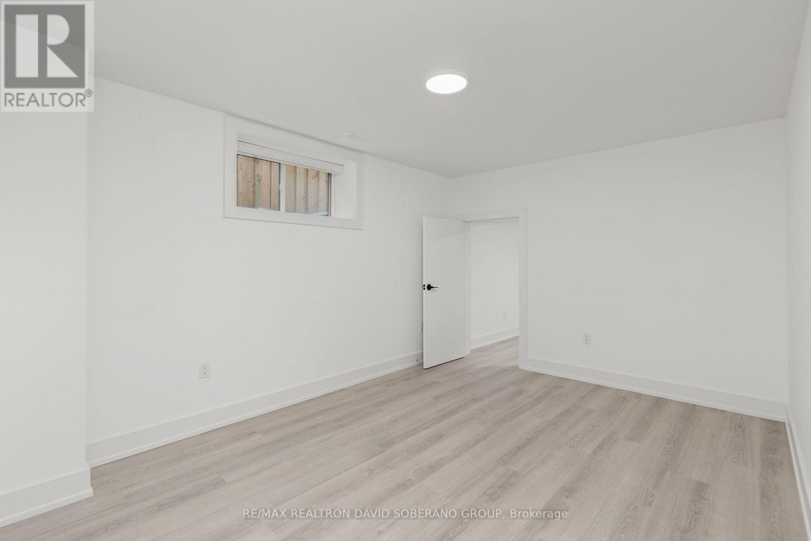 11 BARCLAY ROAD - 38