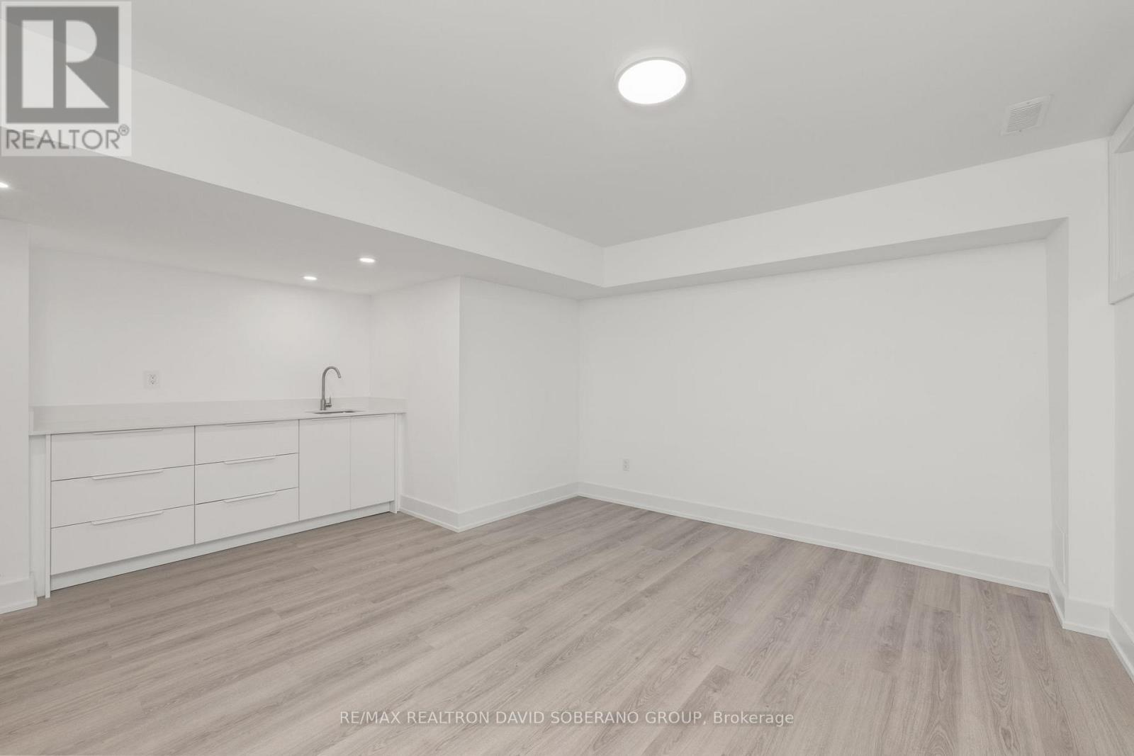 11 BARCLAY ROAD - 36