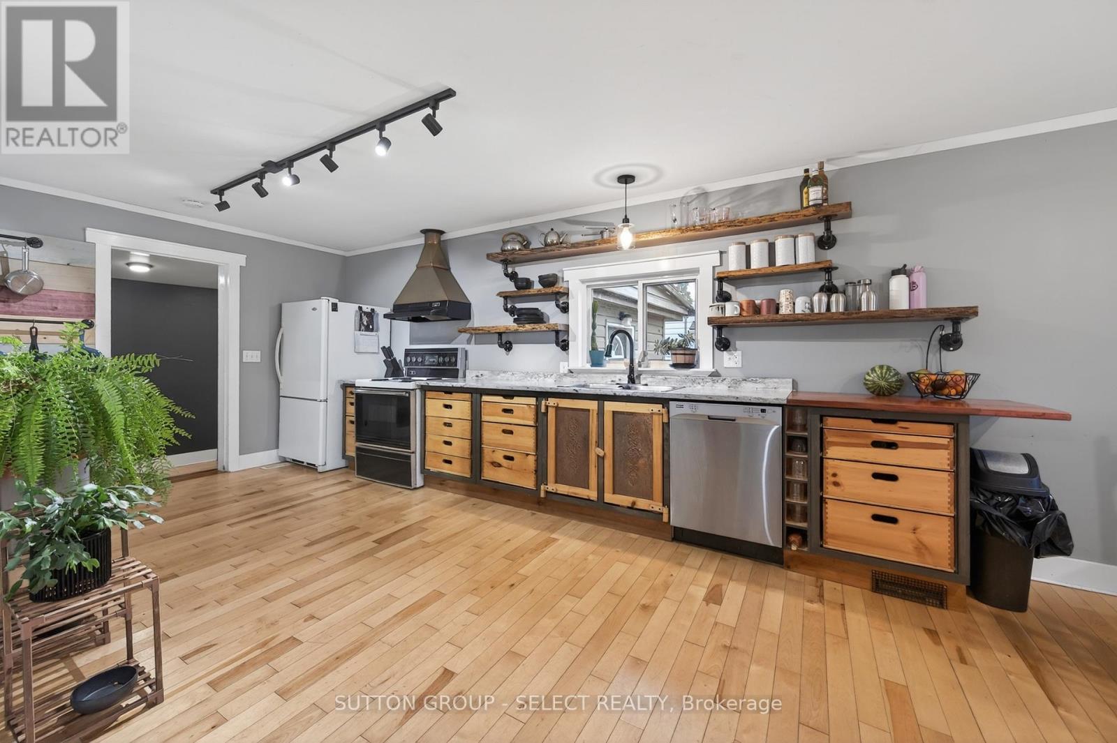 152 ELM STREET - 11