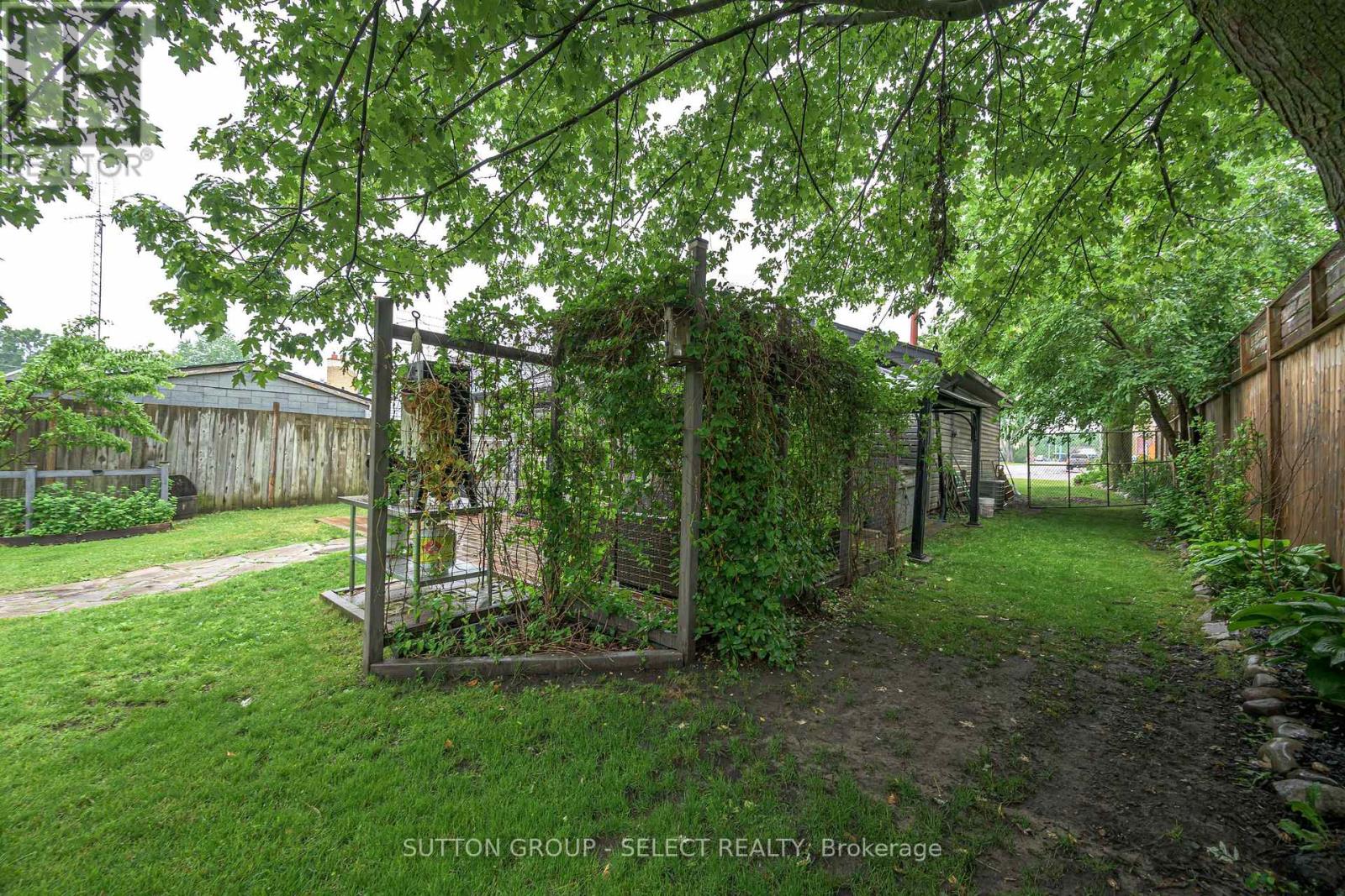 152 ELM STREET - 23