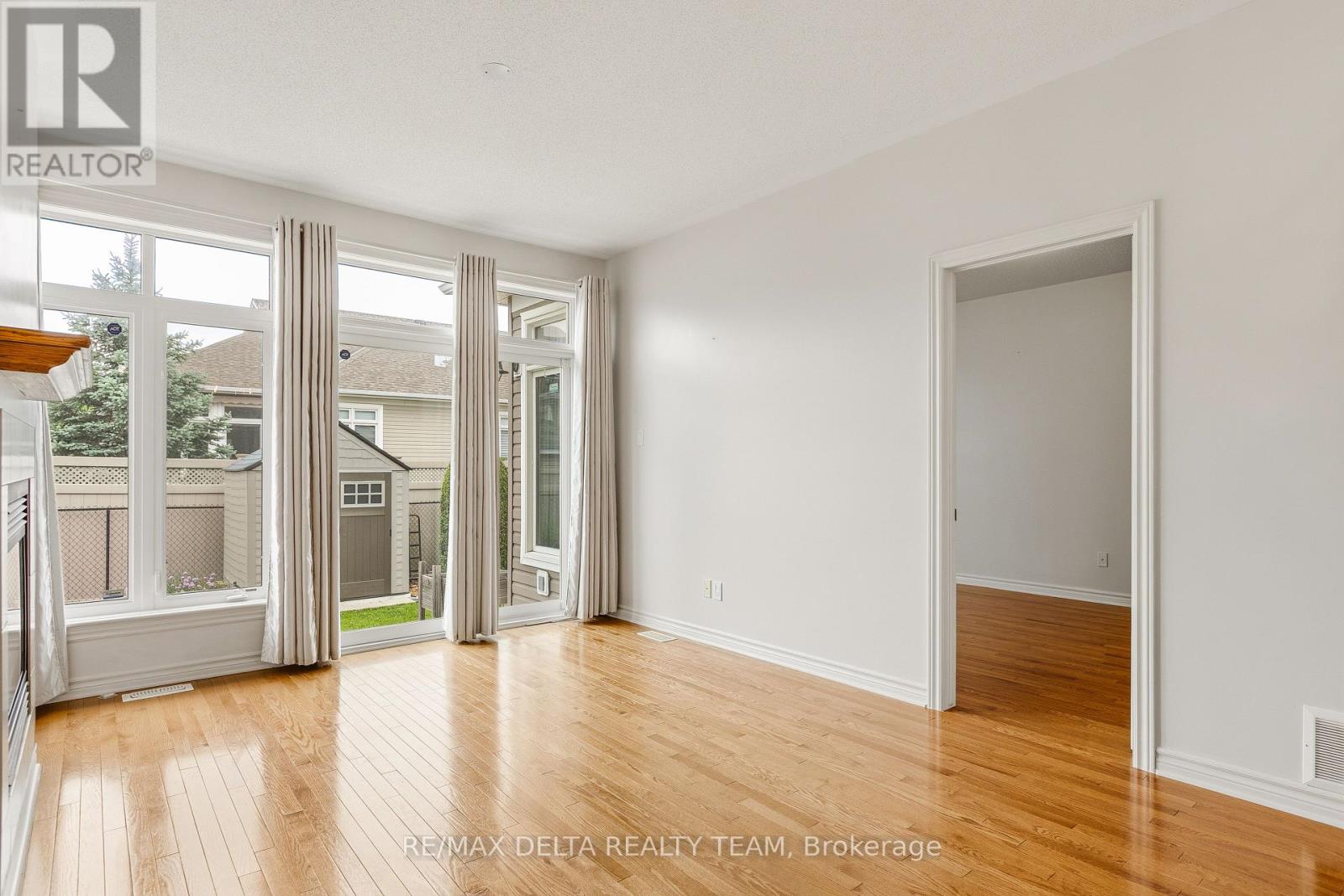 346 FARINCOURT CRESCENT - 10