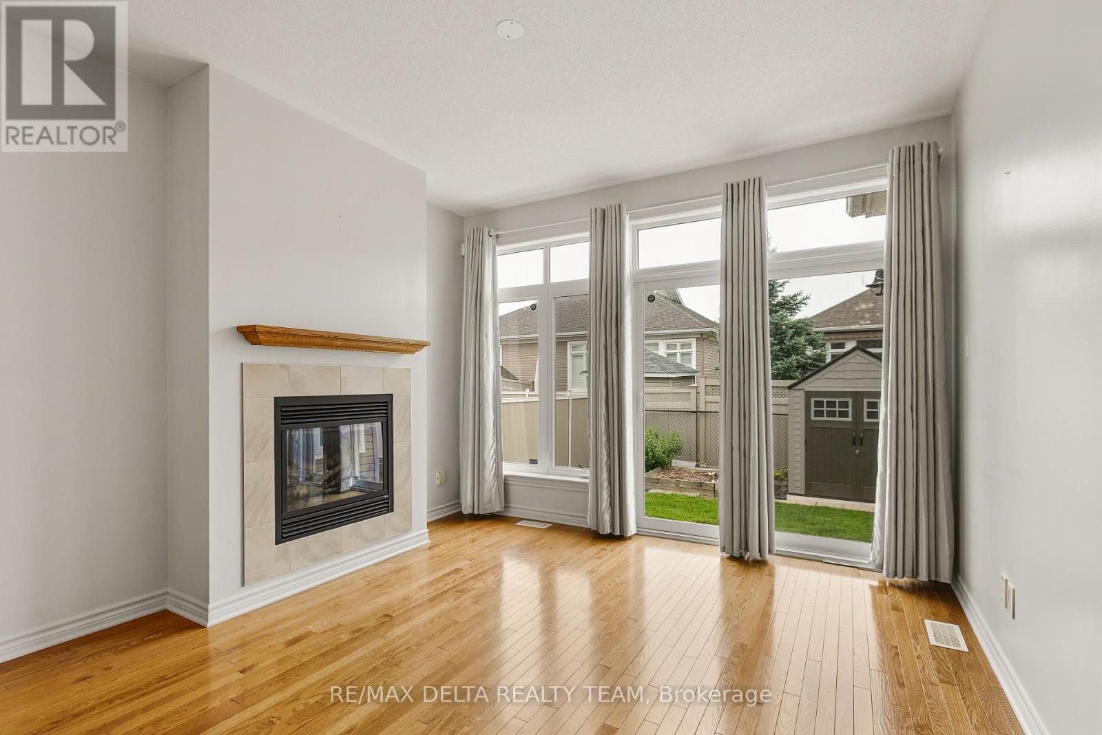 346 FARINCOURT CRESCENT - 11