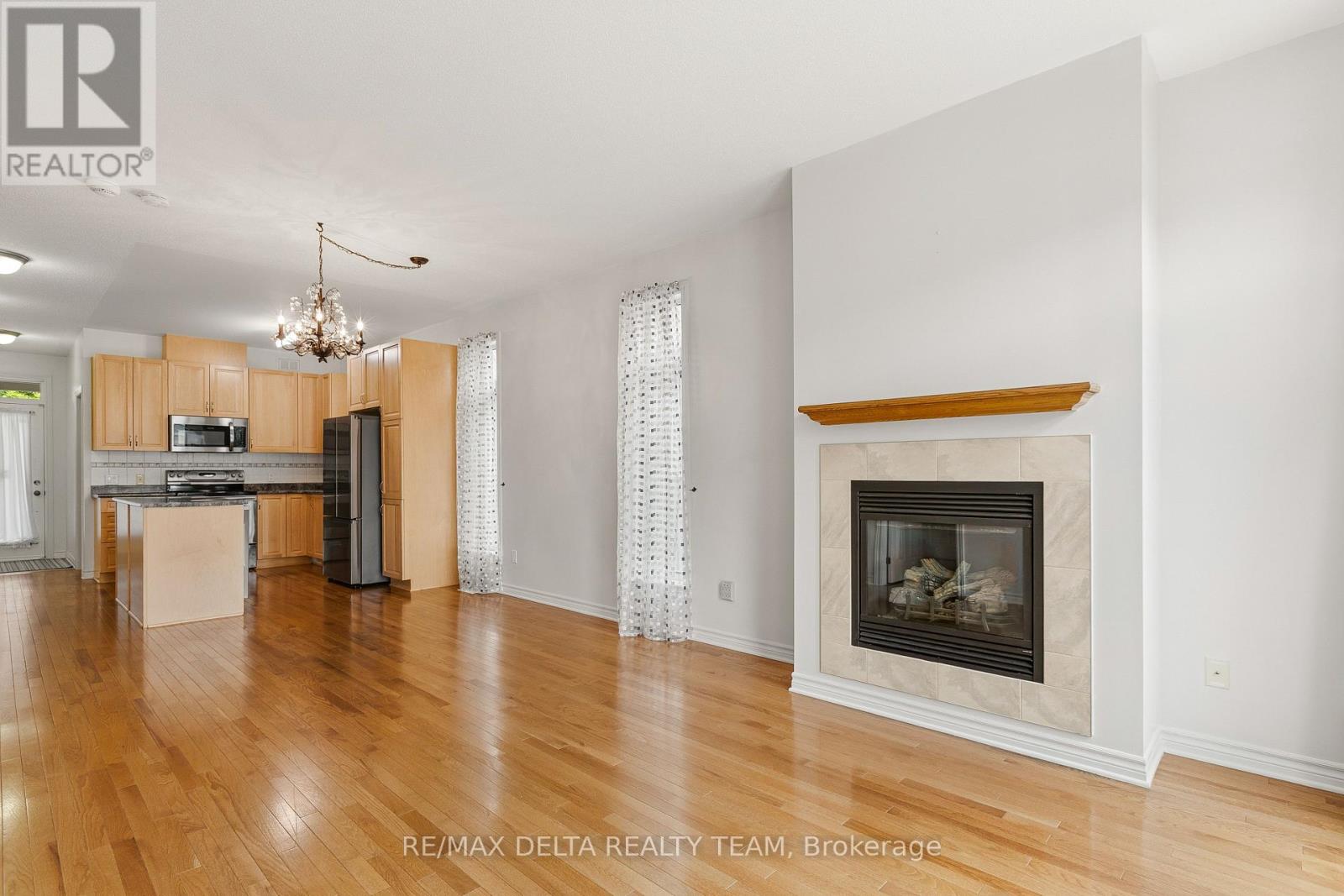 346 FARINCOURT CRESCENT - 12
