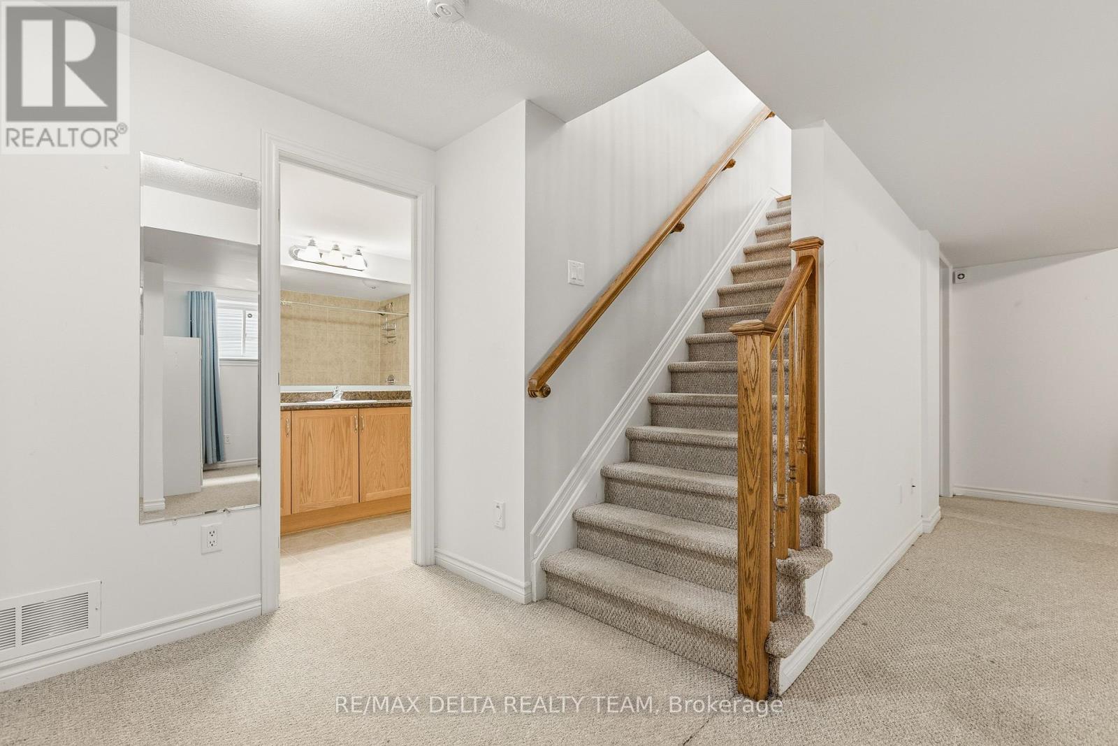 346 FARINCOURT CRESCENT - 17