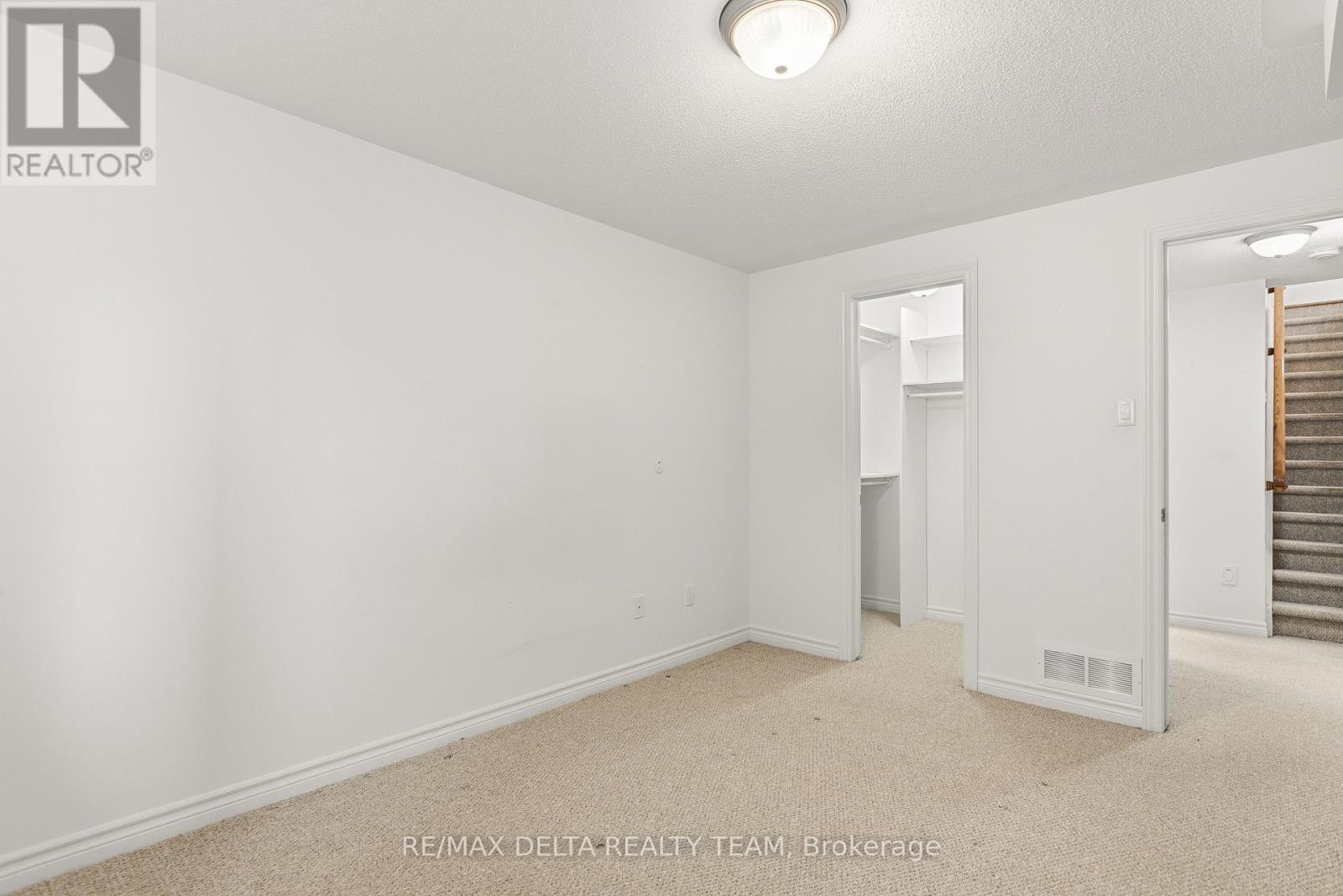 346 FARINCOURT CRESCENT - 21