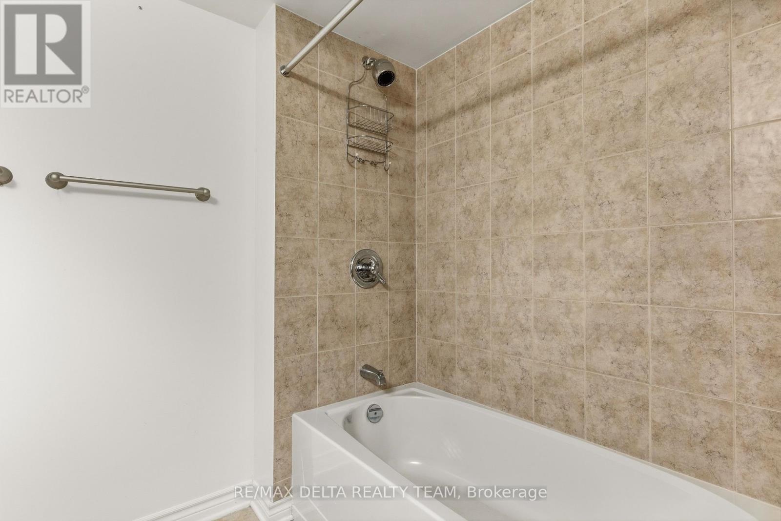 346 FARINCOURT CRESCENT - 23