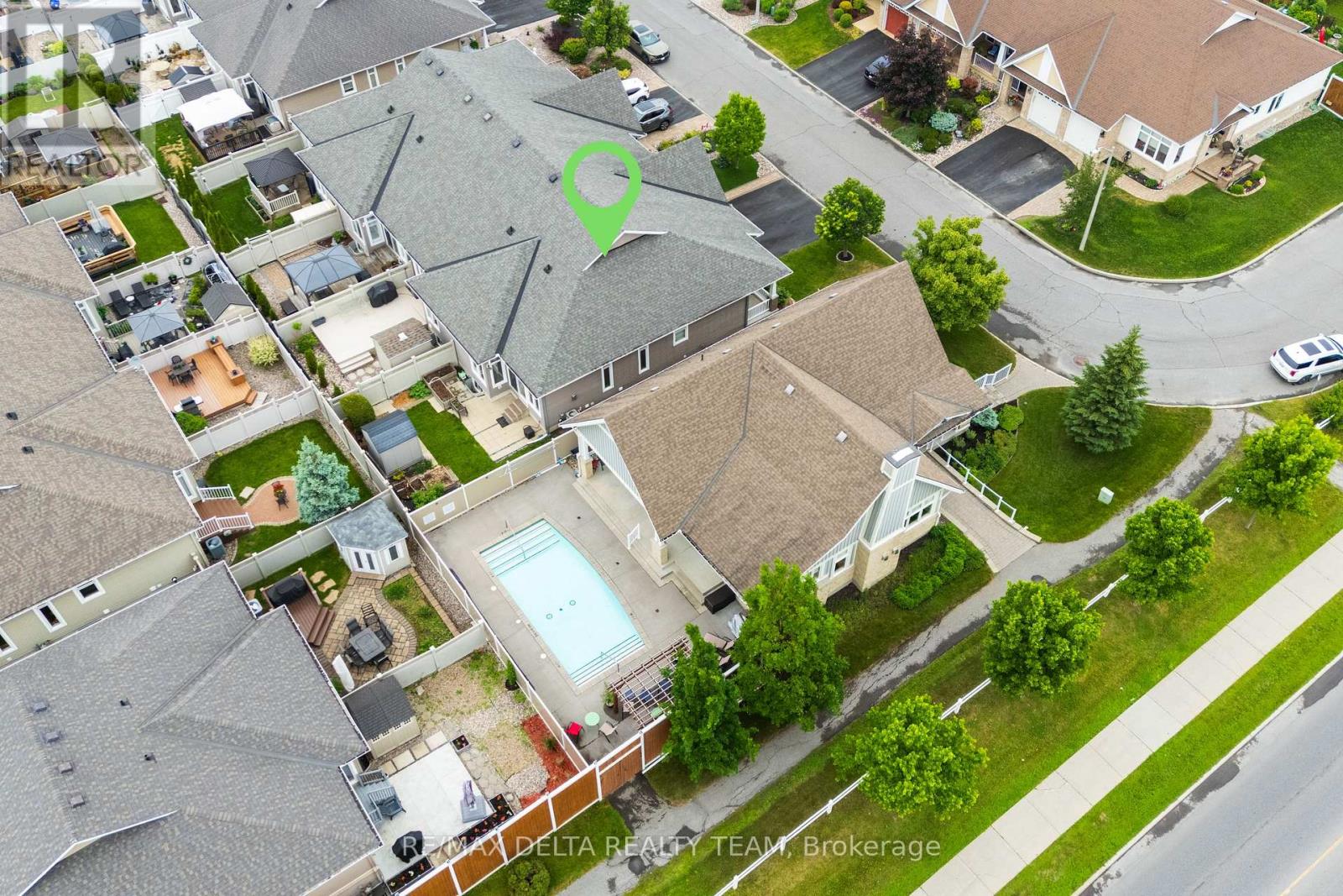346 FARINCOURT CRESCENT - 31