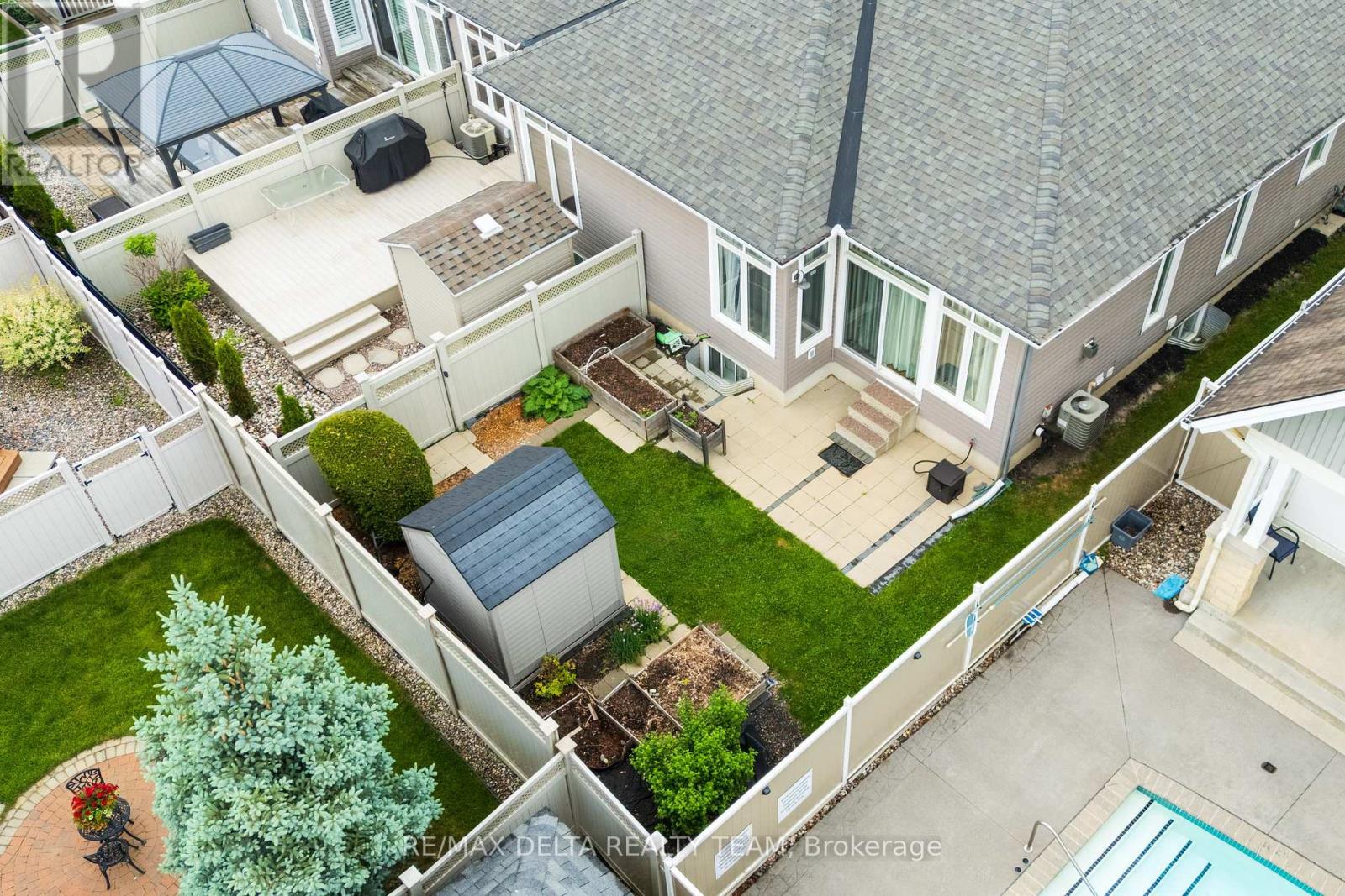 346 FARINCOURT CRESCENT - 32