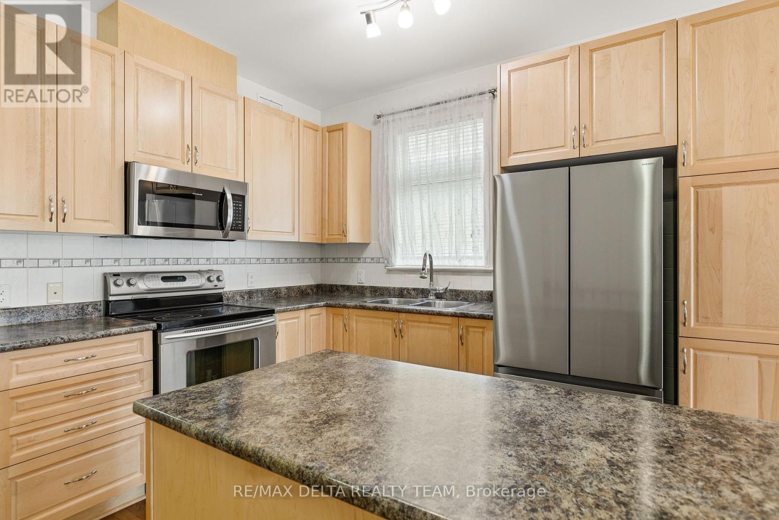 346 FARINCOURT CRESCENT - 4