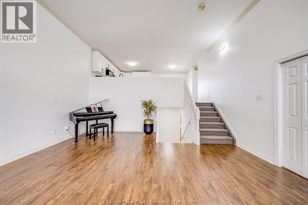 1488 IMPERIAL CRESCENT - 11