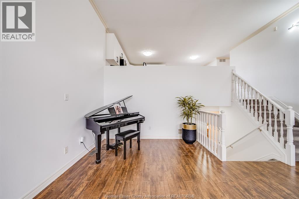 1488 IMPERIAL CRESCENT - 13
