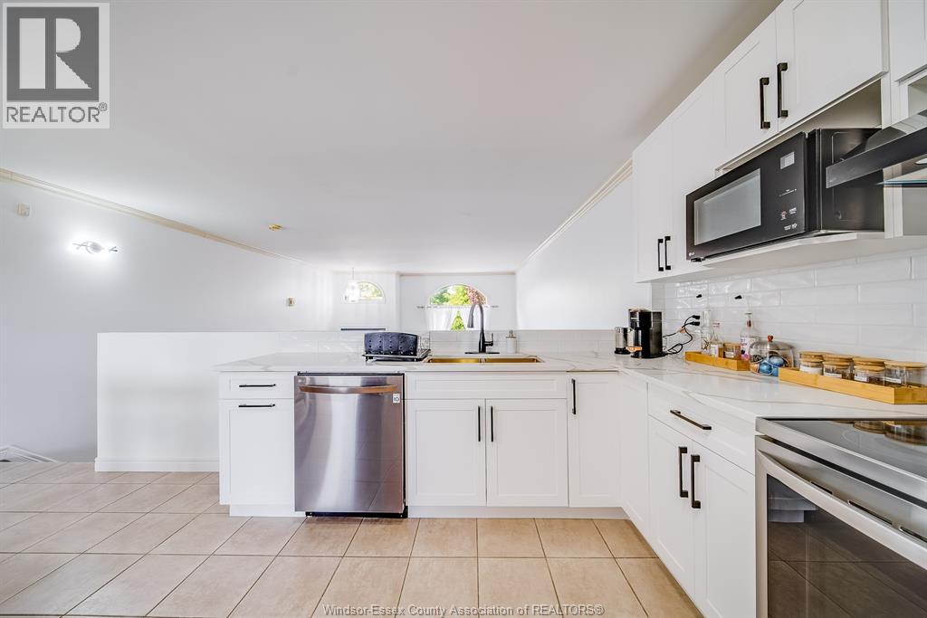 1488 IMPERIAL CRESCENT - 19